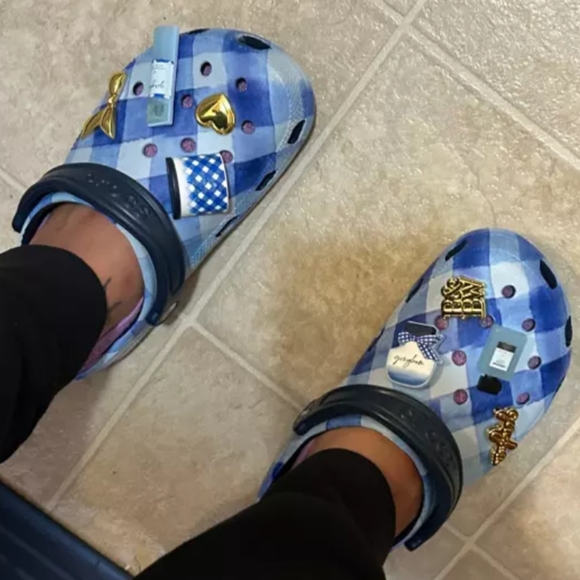 Bath & Body Works Crocs - Picture 3 of 8